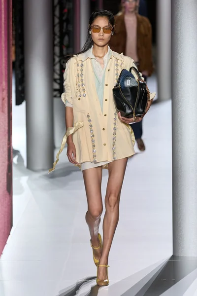 Look 23